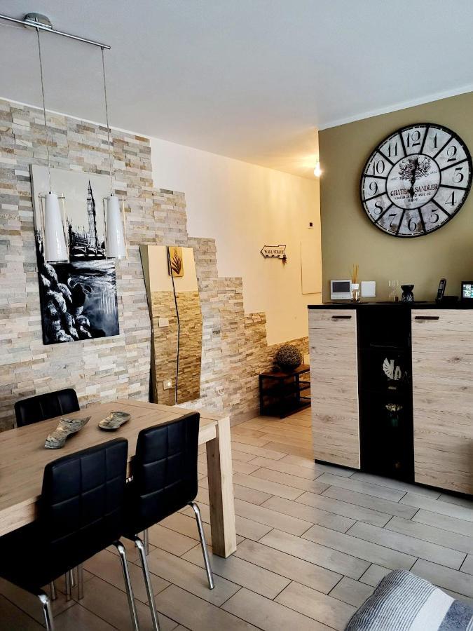 Varese Prime - Large Independent Apartment, Air Conditioning, 2 Bathrooms, 2 Free Covered Parking Spaces, No Restricted Traffic Zone, Train Station 100M, Theatre 150M, Historic City Centre 외부 사진