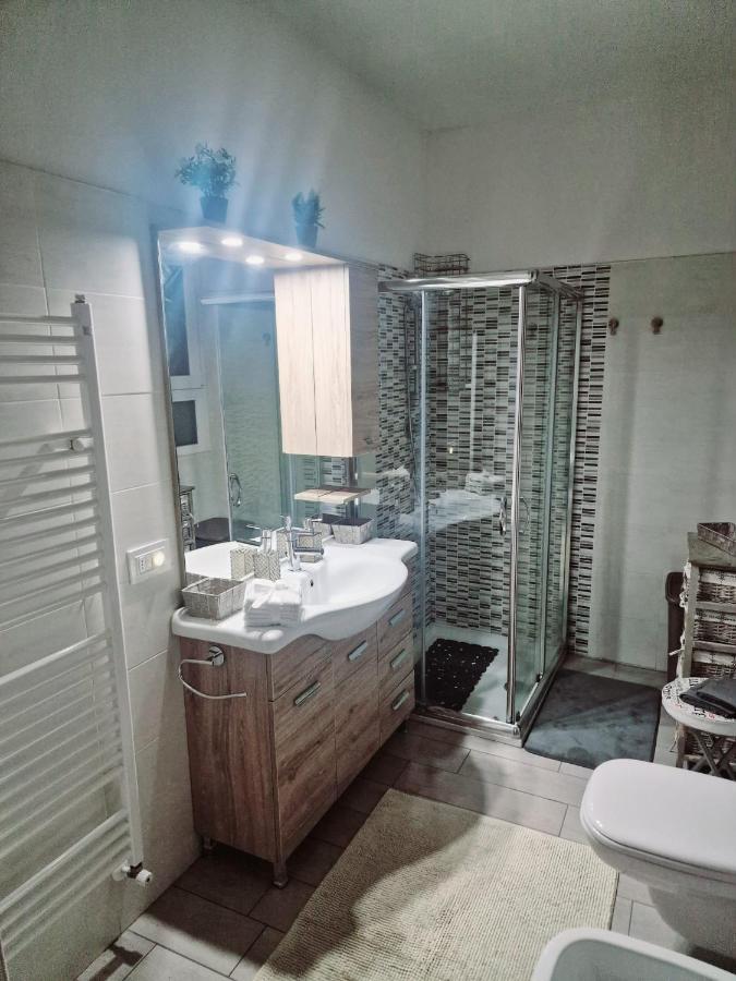 Varese Prime - Large Independent Apartment, Air Conditioning, 2 Bathrooms, 2 Free Covered Parking Spaces, No Restricted Traffic Zone, Train Station 100M, Theatre 150M, Historic City Centre 외부 사진