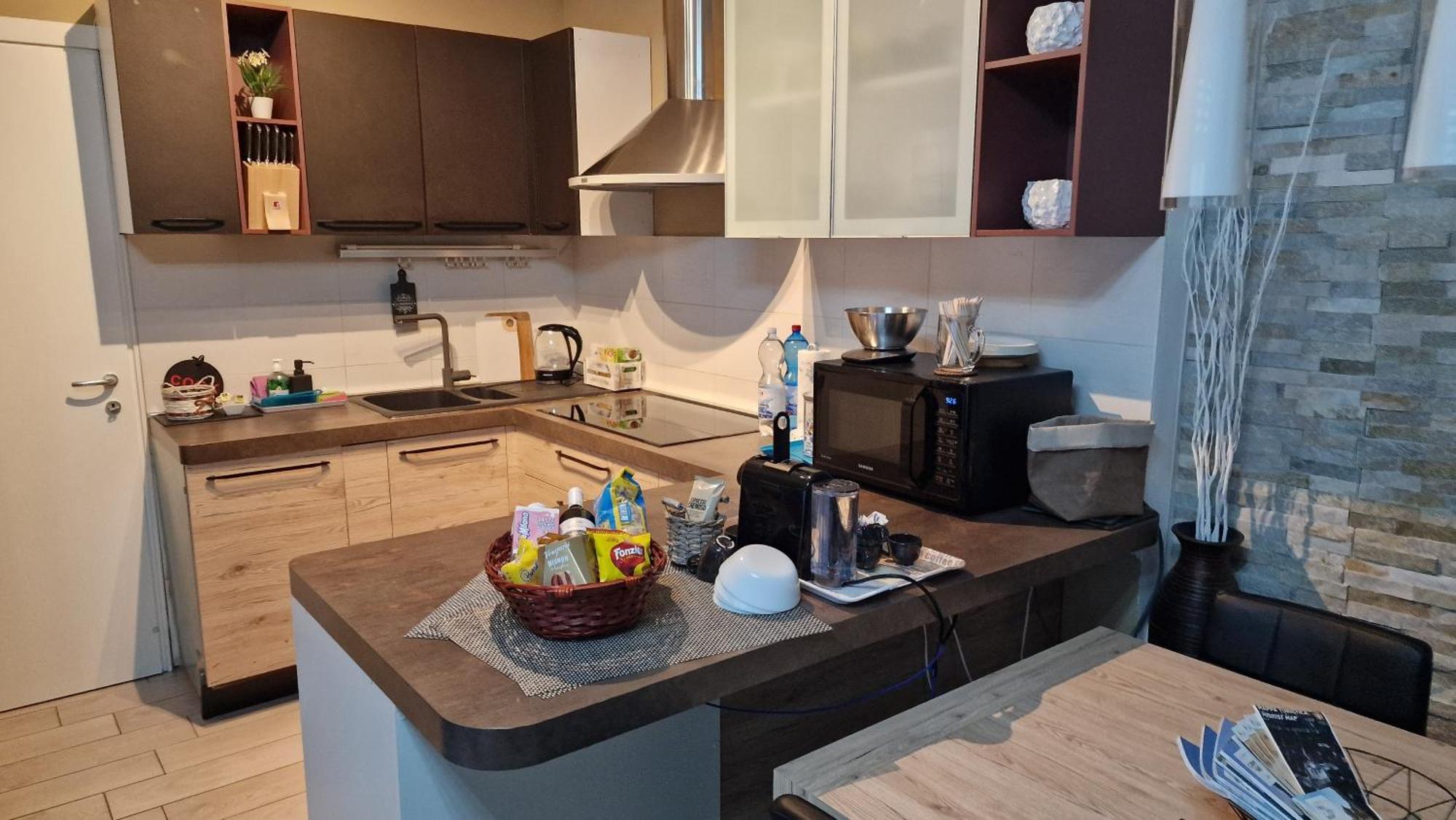 Varese Prime - Large Independent Apartment, Air Conditioning, 2 Bathrooms, 2 Free Covered Parking Spaces, No Restricted Traffic Zone, Train Station 100M, Theatre 150M, Historic City Centre 외부 사진