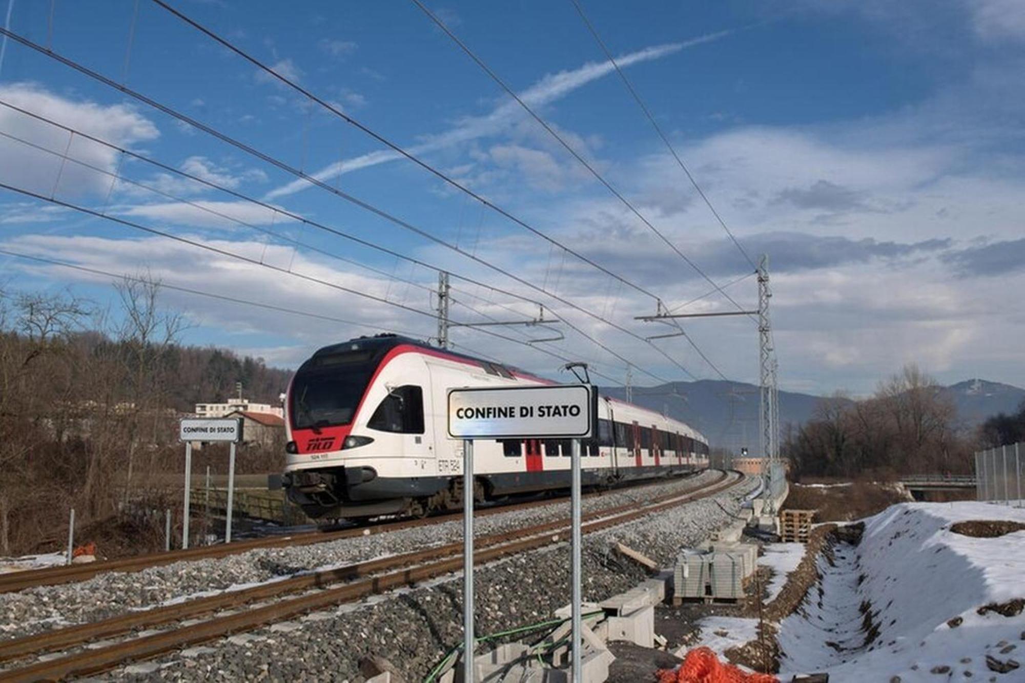 Varese Prime - Large Independent Apartment, Air Conditioning, 2 Bathrooms, 2 Free Covered Parking Spaces, No Restricted Traffic Zone, Train Station 100M, Theatre 150M, Historic City Centre 외부 사진