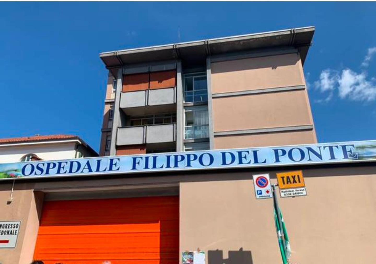 Varese Prime - Large Independent Apartment, Air Conditioning, 2 Bathrooms, 2 Free Covered Parking Spaces, No Restricted Traffic Zone, Train Station 100M, Theatre 150M, Historic City Centre 외부 사진