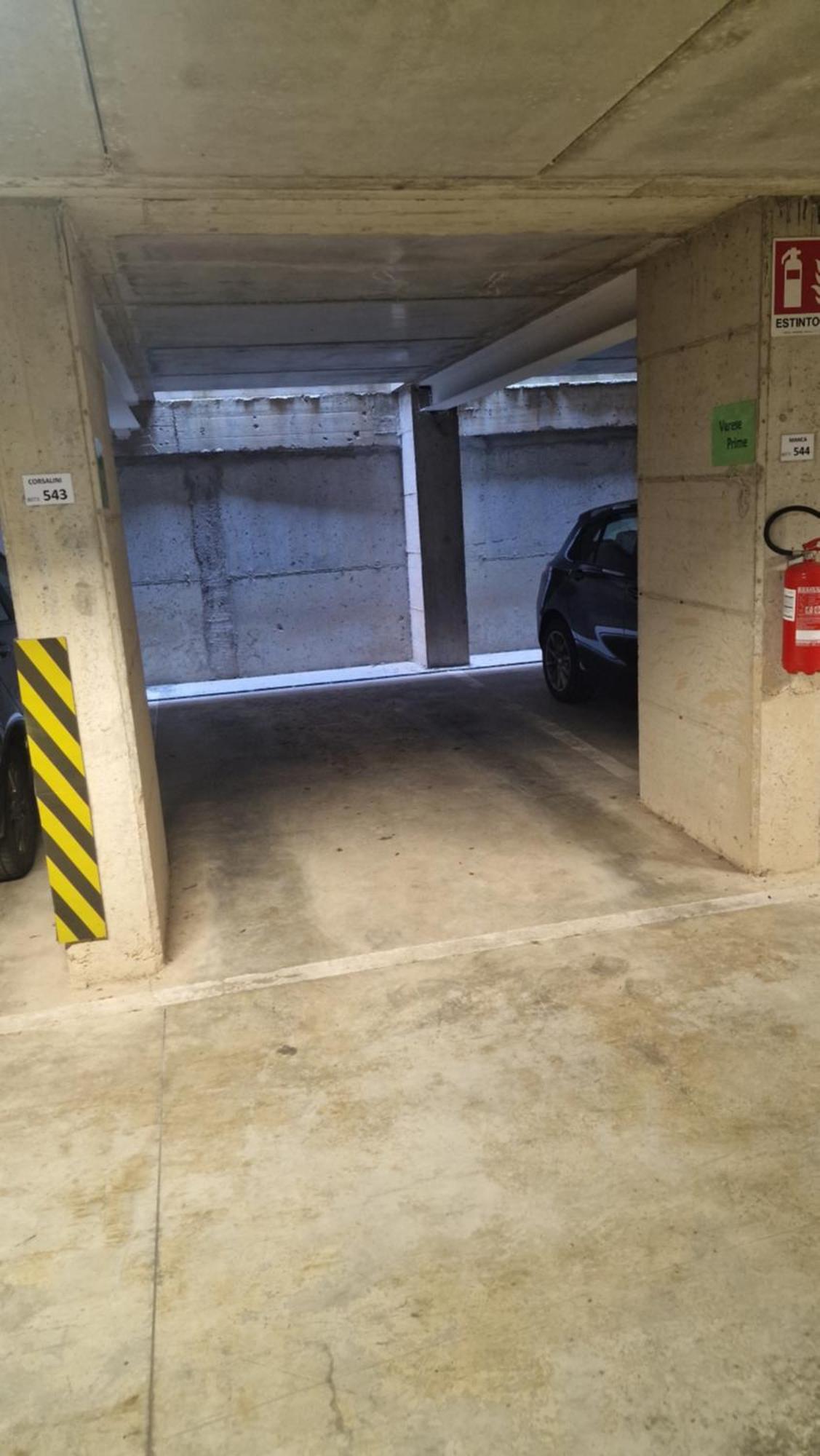 Varese Prime - Large Independent Apartment, Air Conditioning, 2 Bathrooms, 2 Free Covered Parking Spaces, No Restricted Traffic Zone, Train Station 100M, Theatre 150M, Historic City Centre 외부 사진