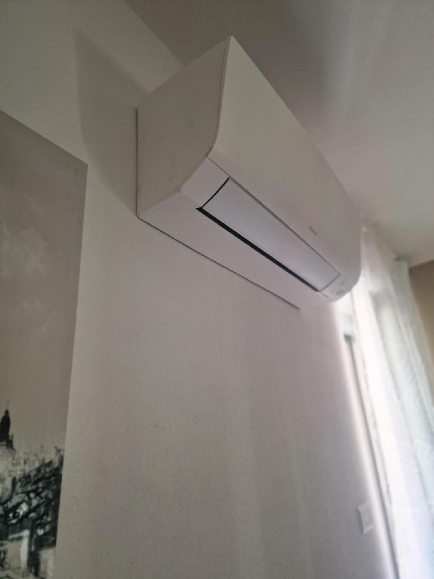 Varese Prime - Large Independent Apartment, Air Conditioning, 2 Bathrooms, 2 Free Covered Parking Spaces, No Restricted Traffic Zone, Train Station 100M, Theatre 150M, Historic City Centre 외부 사진