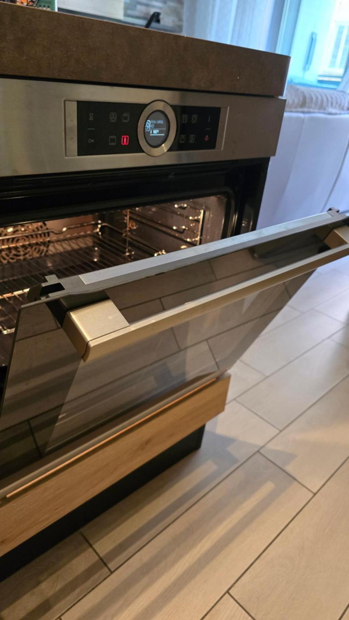 Varese Prime - Large Independent Apartment, Air Conditioning, 2 Bathrooms, 2 Free Covered Parking Spaces, No Restricted Traffic Zone, Train Station 100M, Theatre 150M, Historic City Centre 외부 사진