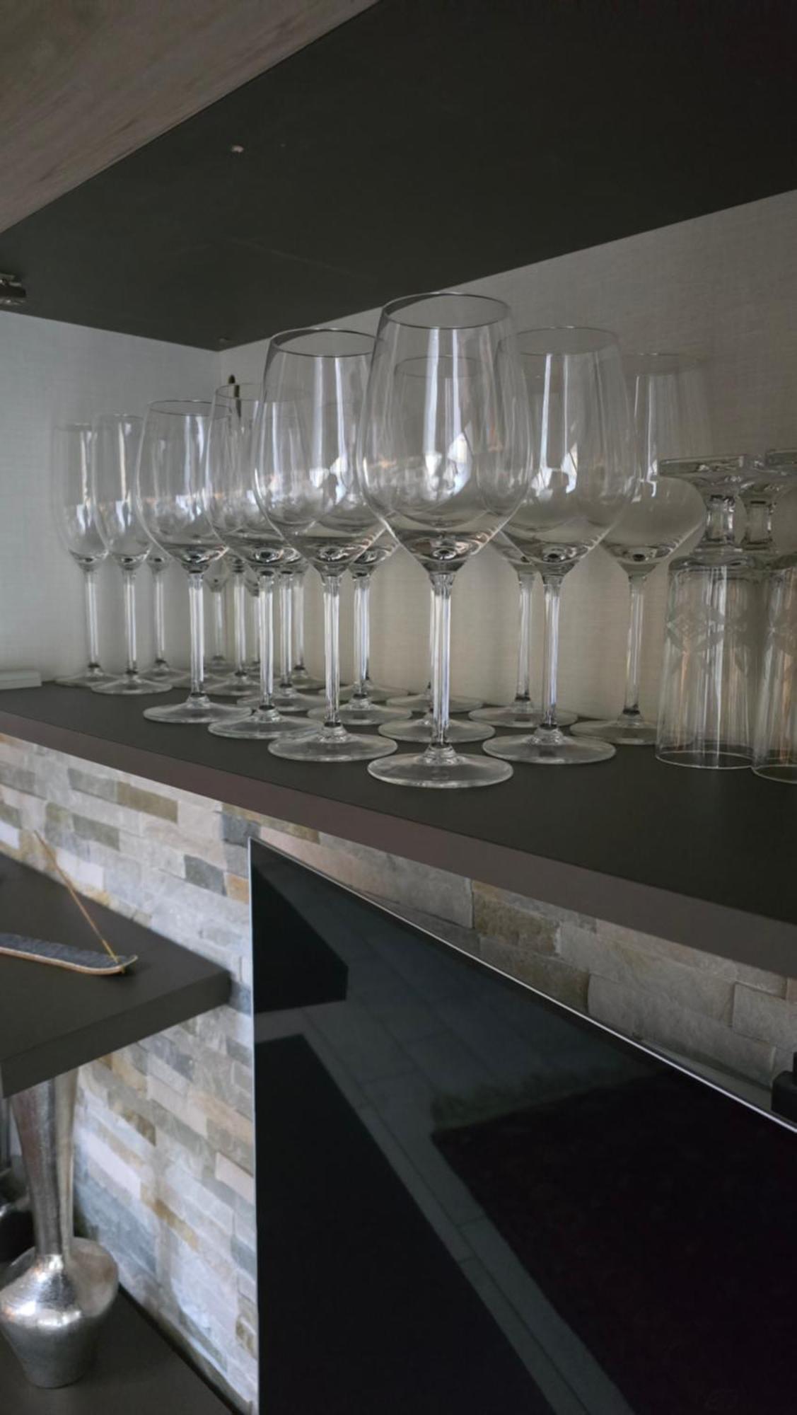 Varese Prime - Large Independent Apartment, Air Conditioning, 2 Bathrooms, 2 Free Covered Parking Spaces, No Restricted Traffic Zone, Train Station 100M, Theatre 150M, Historic City Centre 외부 사진