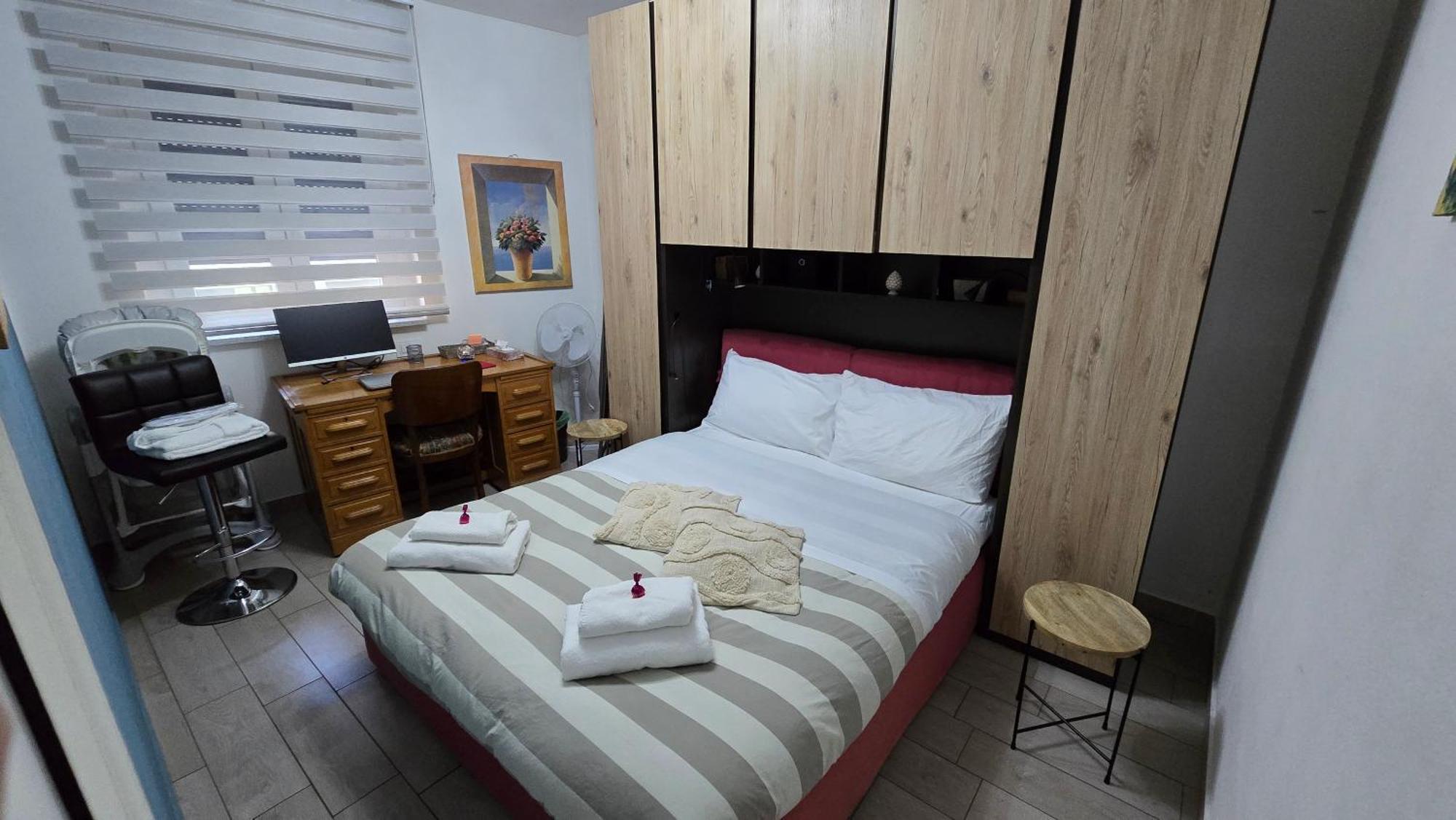 Varese Prime - Large Independent Apartment, Air Conditioning, 2 Bathrooms, 2 Free Covered Parking Spaces, No Restricted Traffic Zone, Train Station 100M, Theatre 150M, Historic City Centre 외부 사진